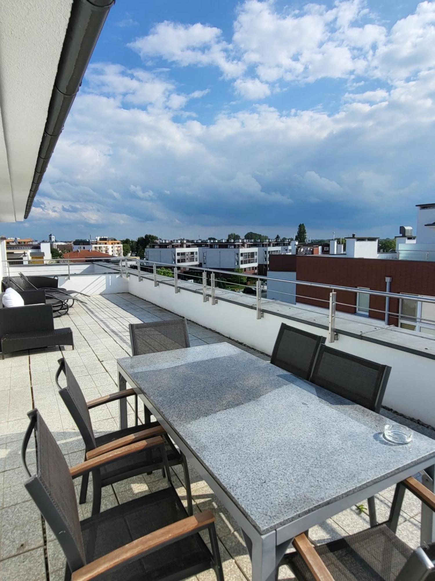 Apartament 90m2² z tarasem widokowym 350m do morza Kołobrzeg Exterior foto
